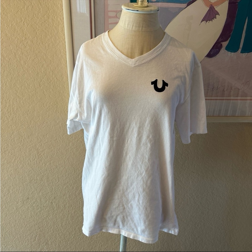 True Religion Men's Classic White Horseshoe Logo V-Neck Tee T-Shirt